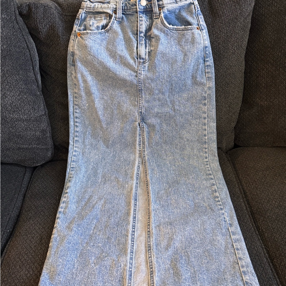Universal Thread Light Blue High Rise Jeans - Picture 4 of 4